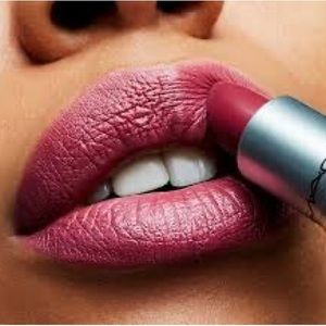 MAC Satin Lipstick *CAPTIVE*  / 0.1 oz / Full Size/ New in box